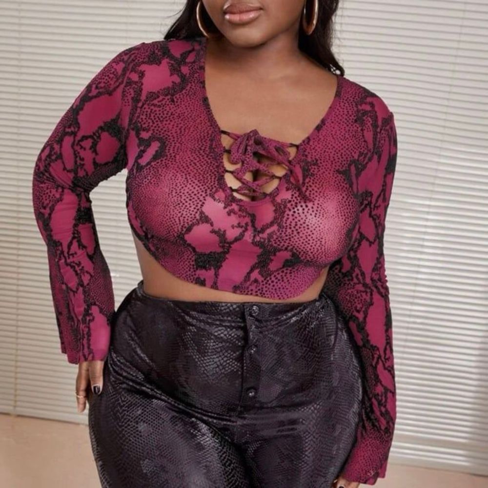 Plus Snakeskin Print Lace Up Front Crop Top 3xl